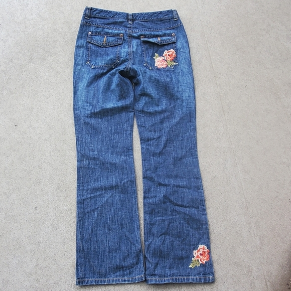 Liz Clairborne embroidered jeans, boot cut, size 6 - Picture 3 of 6